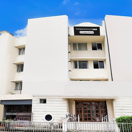 Super Townhouse Oak Vashi Hotel Turambhe Екстериор снимка