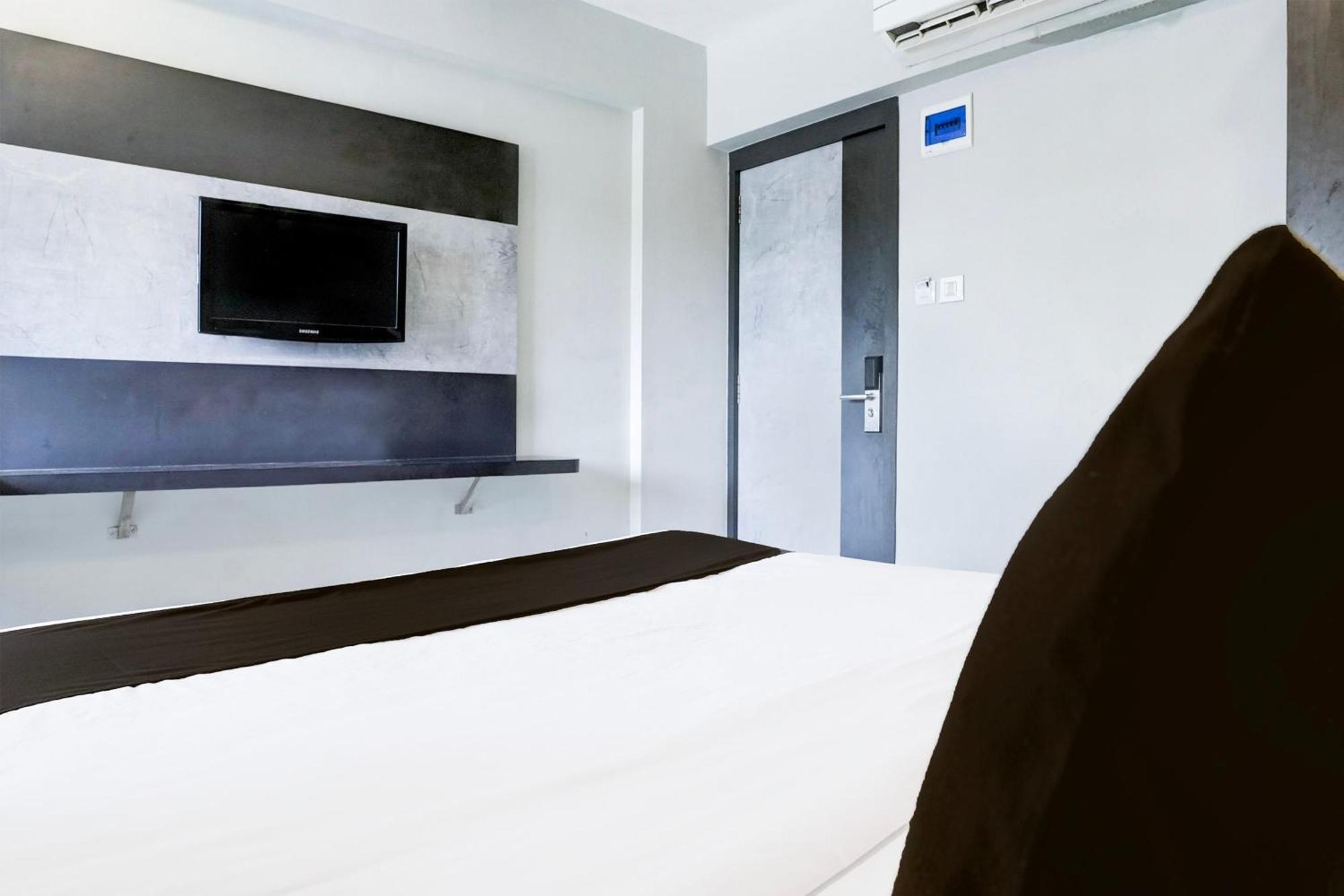 Super Townhouse Oak Vashi Hotel Turambhe Екстериор снимка
