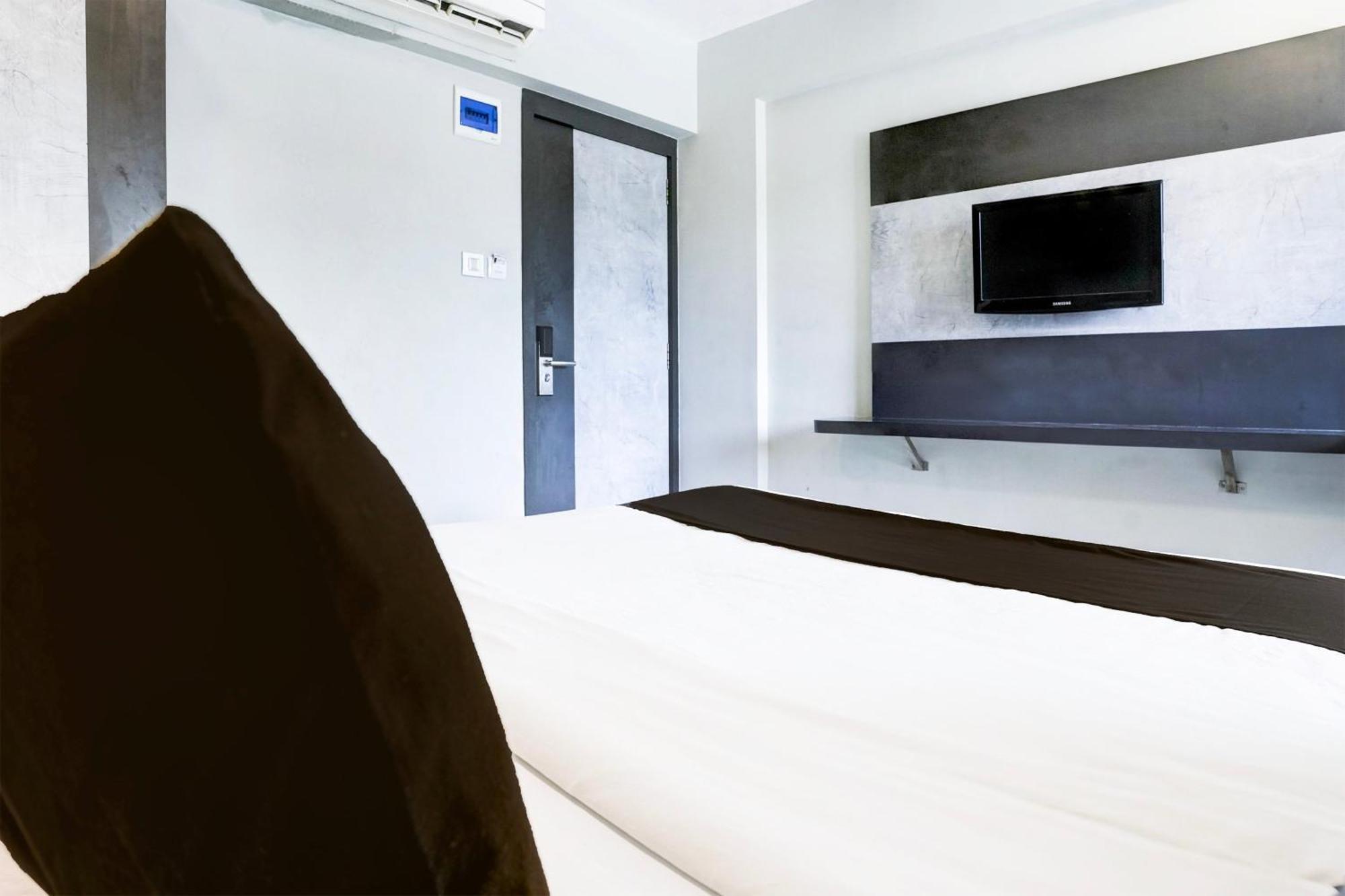 Super Townhouse Oak Vashi Hotel Turambhe Екстериор снимка