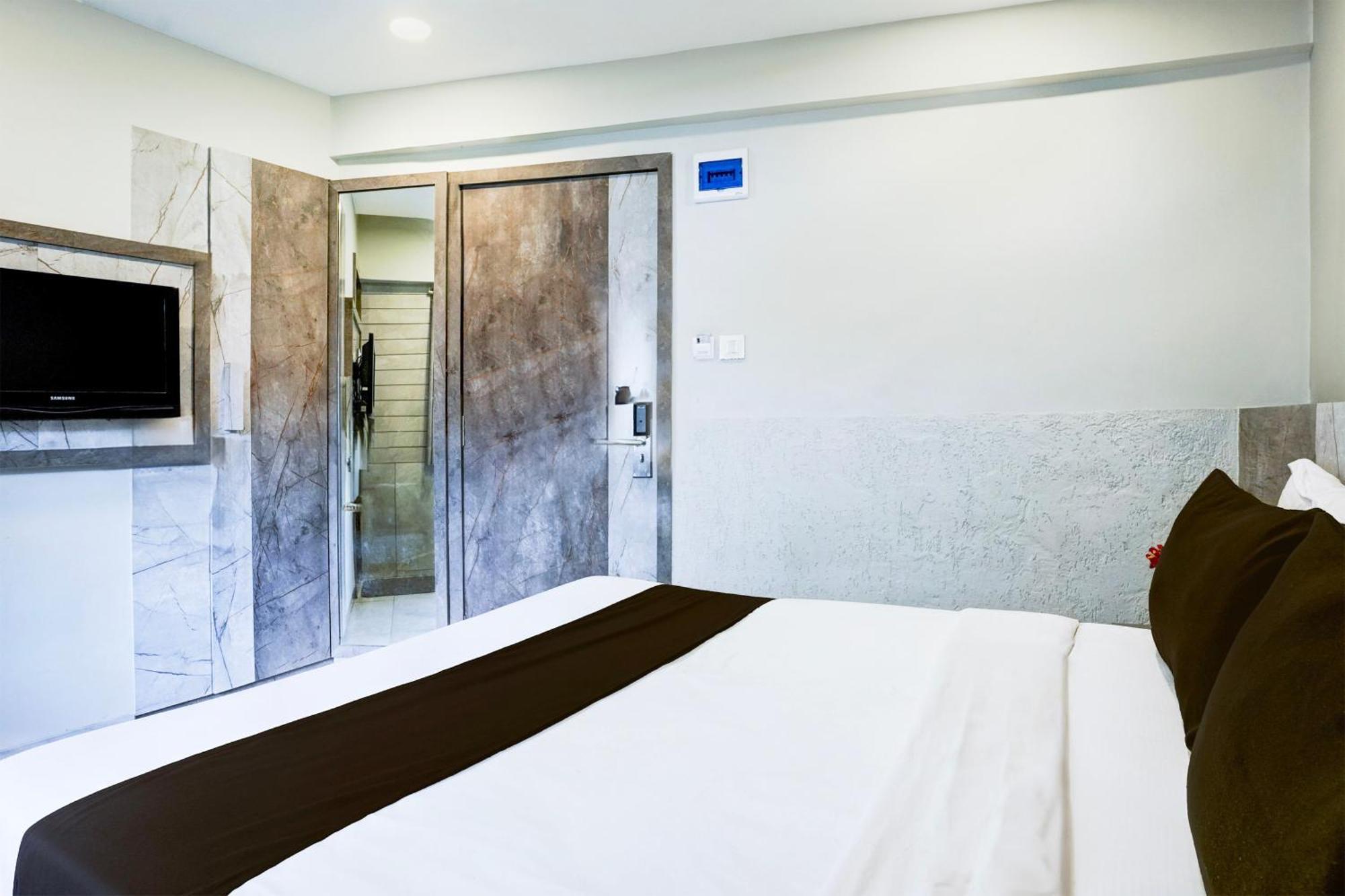 Super Townhouse Oak Vashi Hotel Turambhe Екстериор снимка