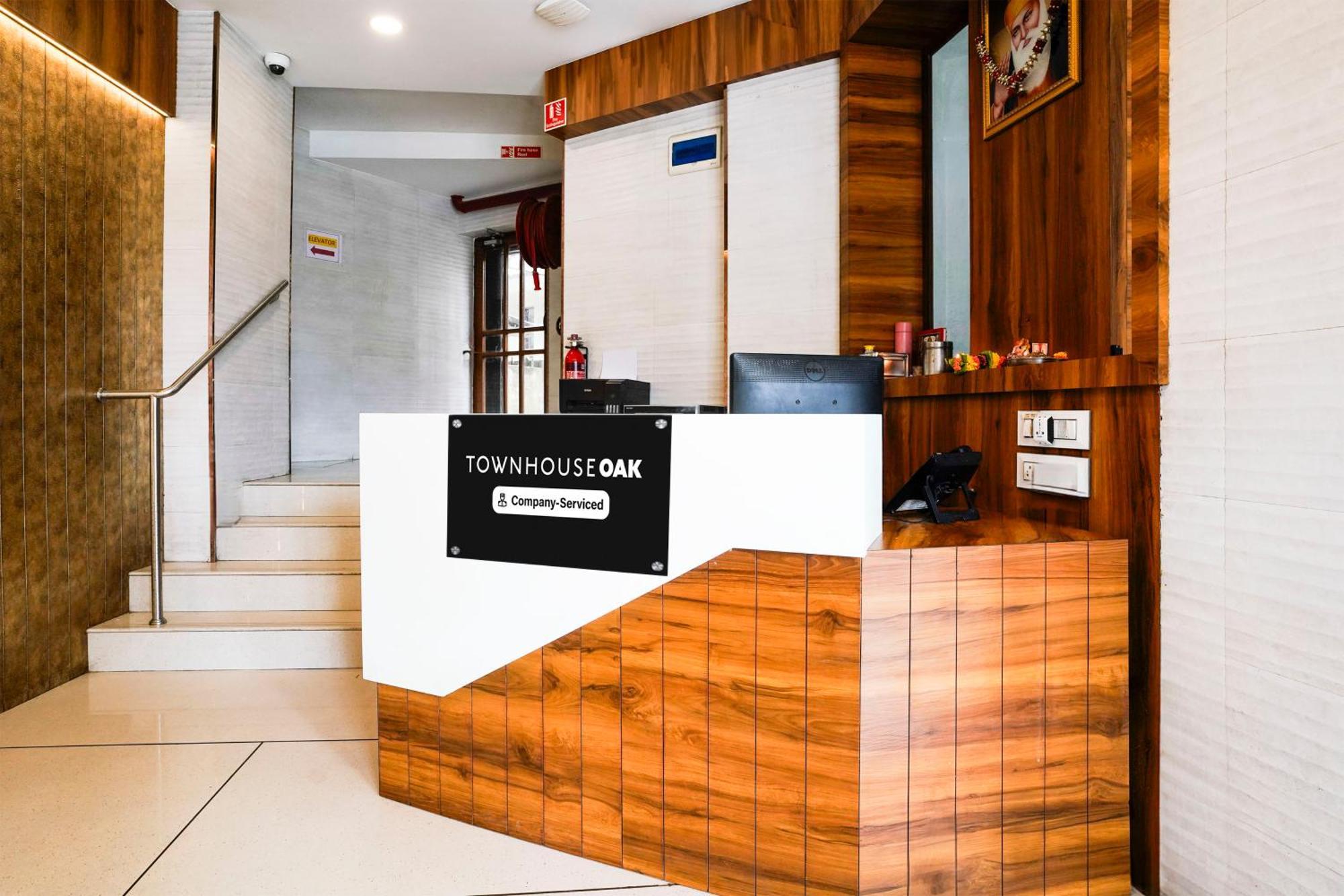 Super Townhouse Oak Vashi Hotel Turambhe Екстериор снимка