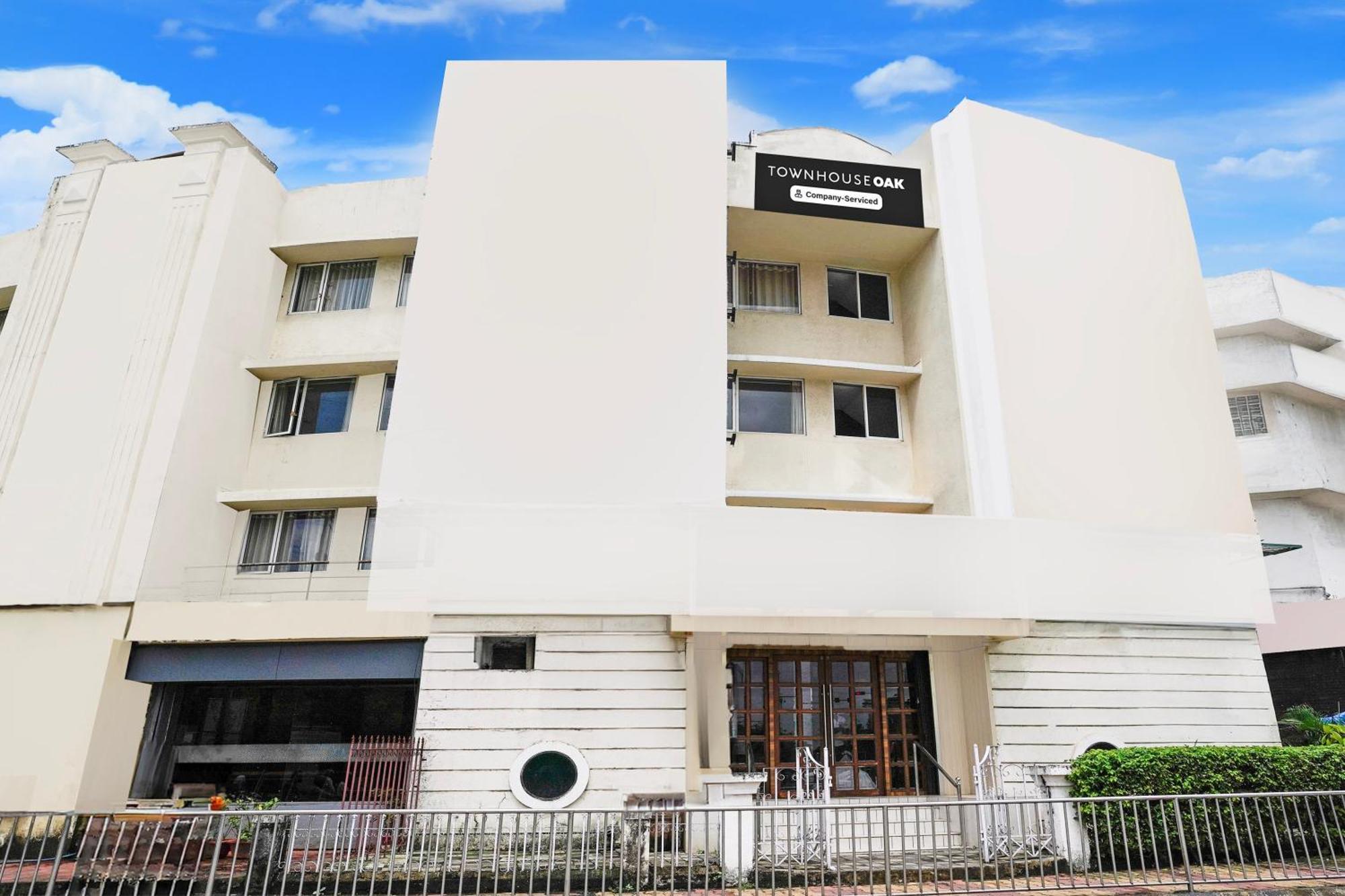 Super Townhouse Oak Vashi Hotel Turambhe Екстериор снимка