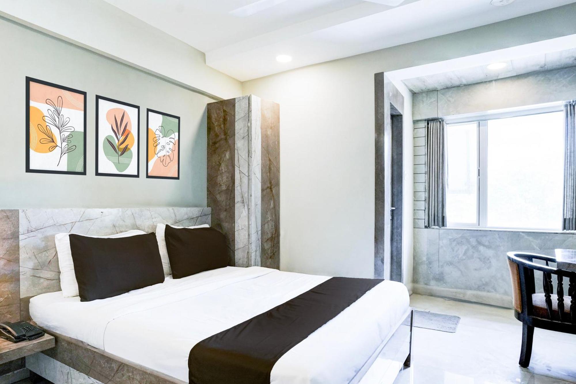 Super Townhouse Oak Vashi Hotel Turambhe Екстериор снимка