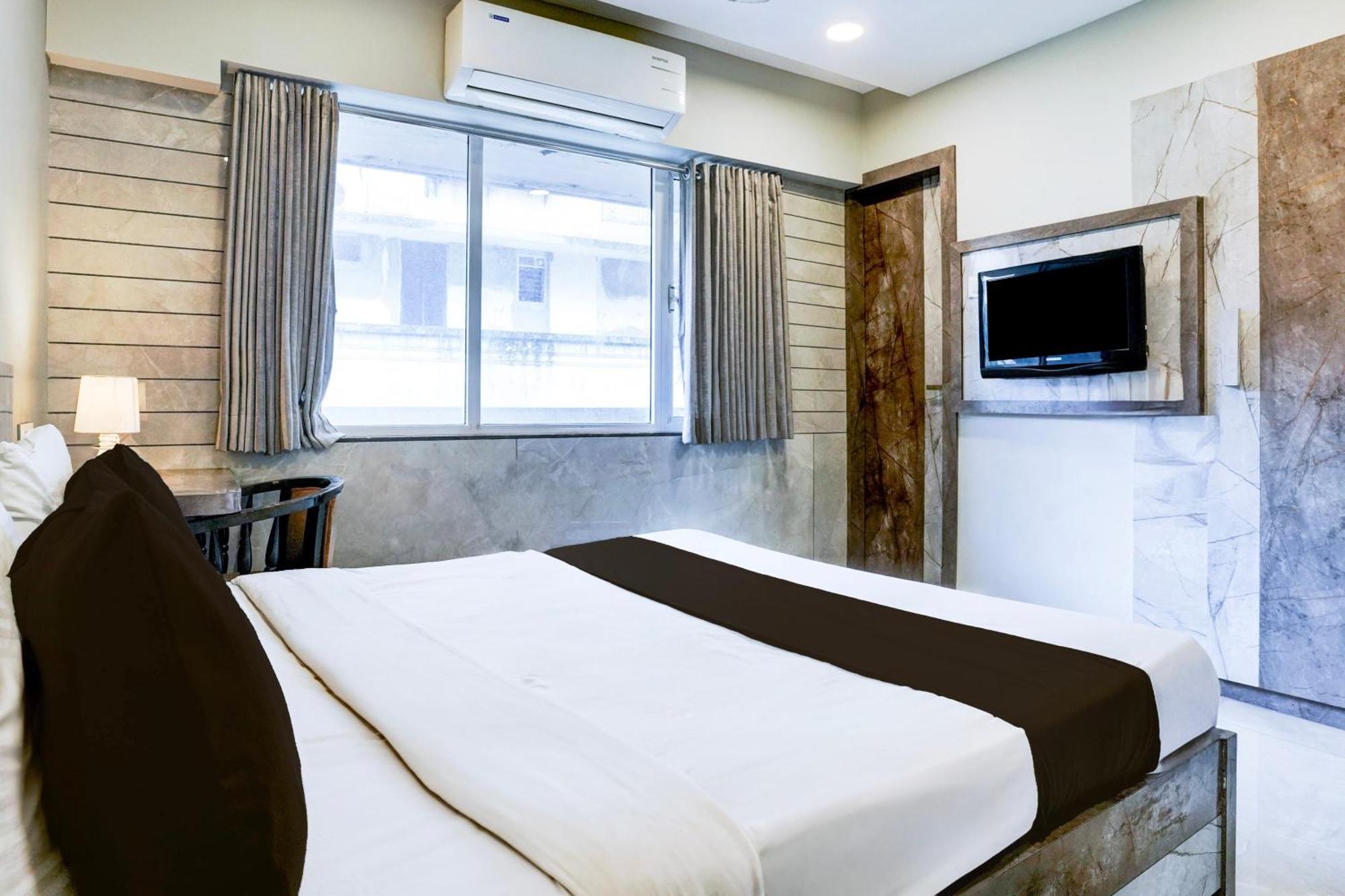Super Townhouse Oak Vashi Hotel Turambhe Екстериор снимка